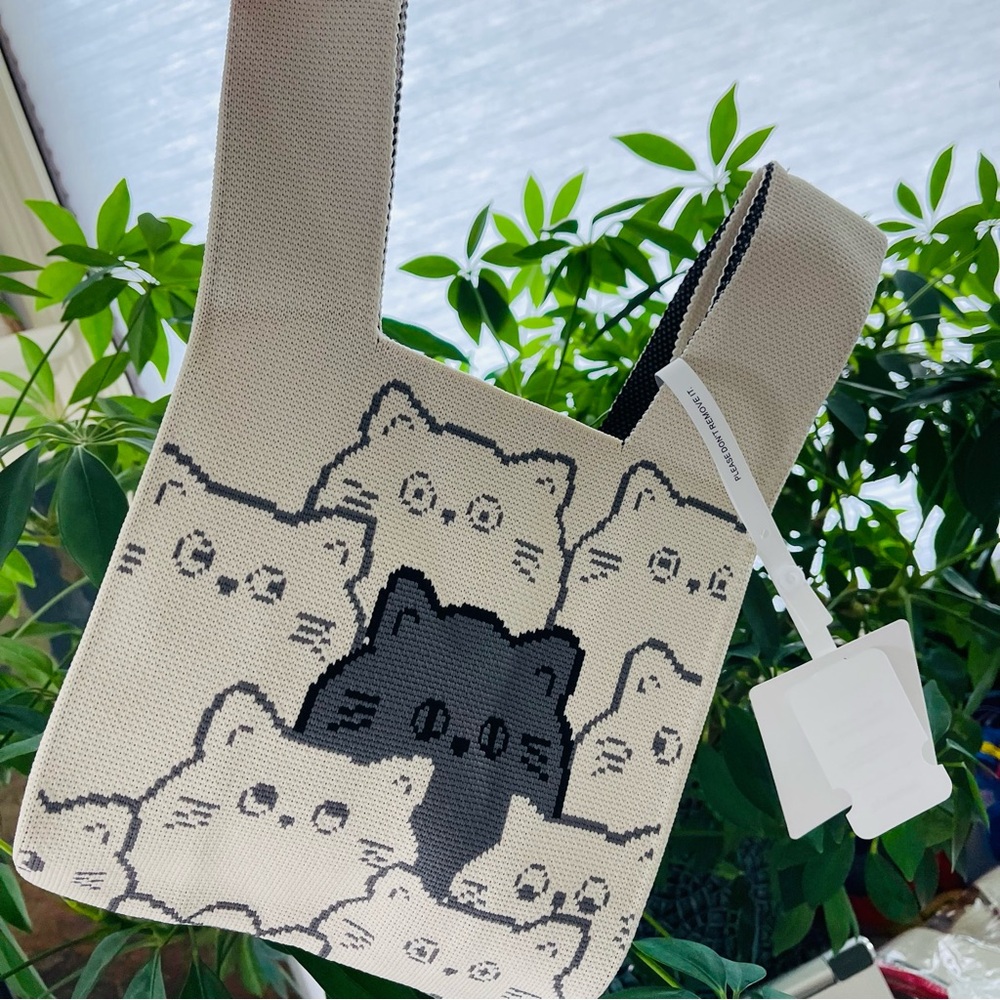 NWT Compact Stylish Essentials Handheld Bag - Fun for animal lovers - Picture 4 of 8